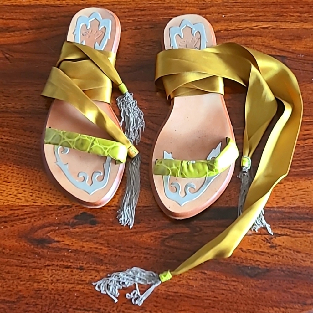 STUDIO 9 SATIN TASSEL CHARTREUSE WRAP SANDALS LEATHER 6.5